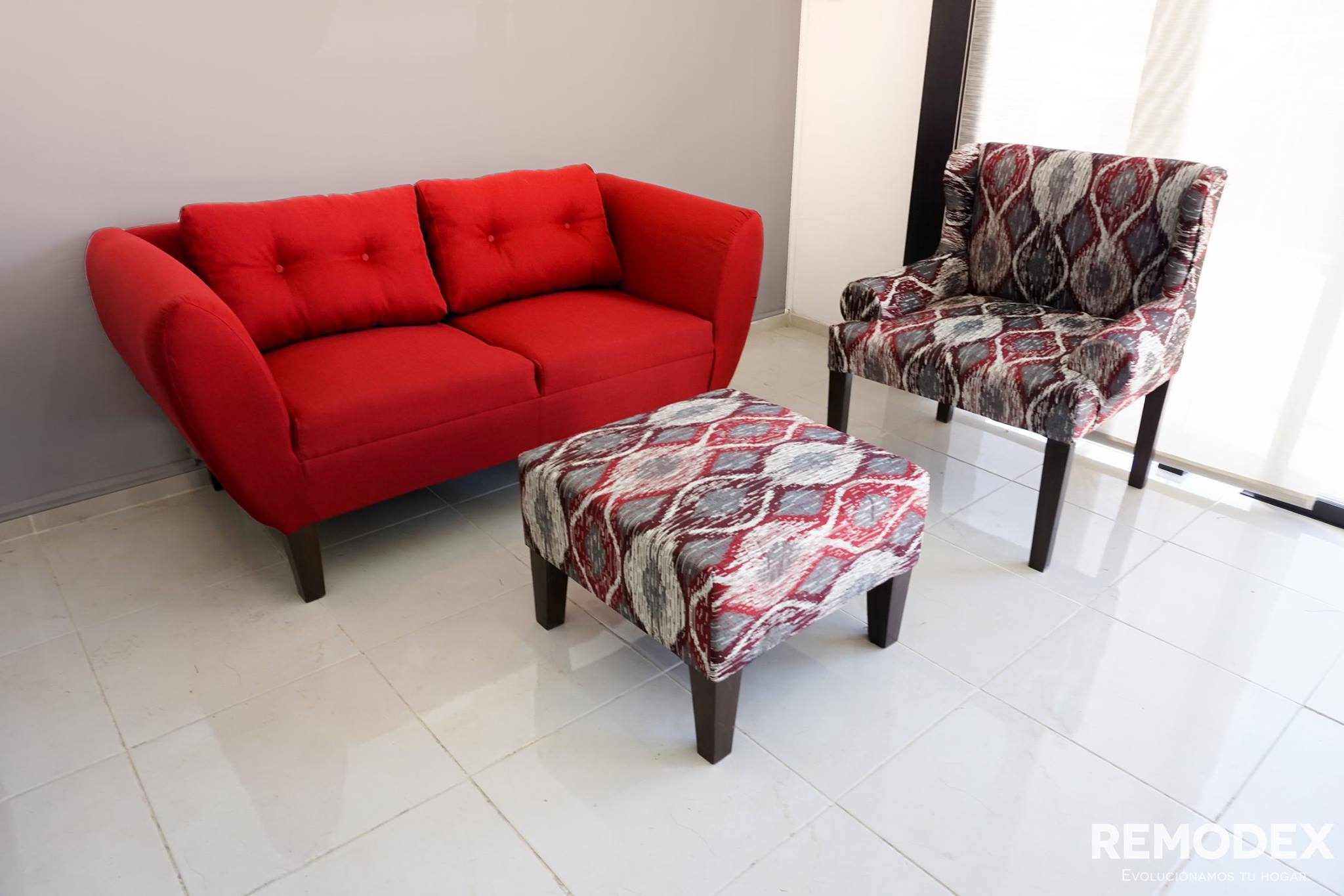 PAQUETE LOVE SEAT OVAL + TABURETE + PARIS